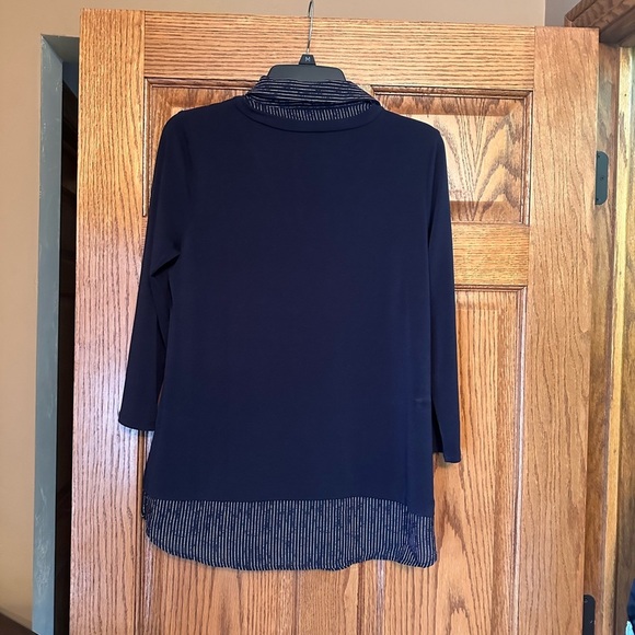 🎉NWT🎉 Navy Blue Women's Top - Picture 2 of 6
